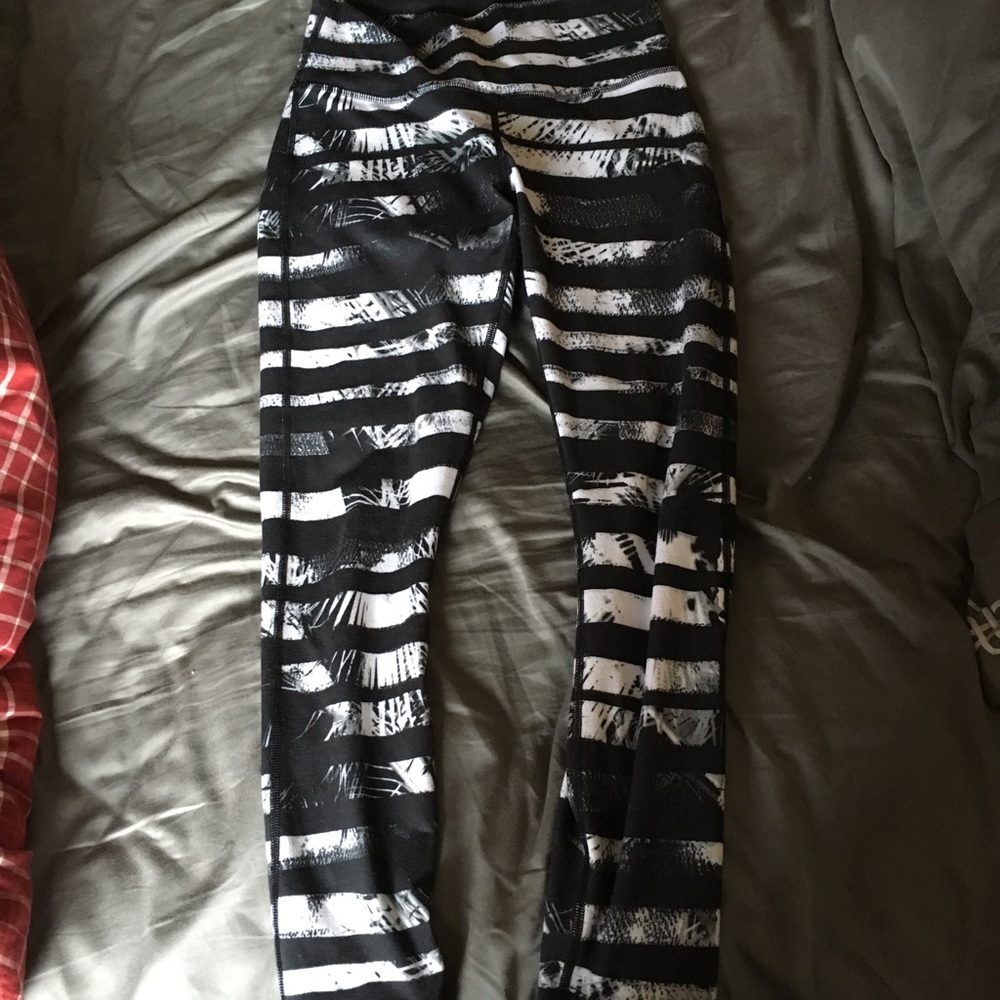 Lululemon leggings size 6